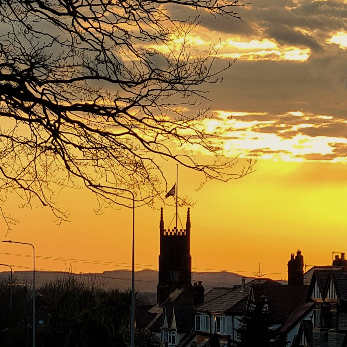 Another glorious sunset over Horwich
#sunset #sun #eveningsunset #redskyatnight #samsunggalaxys20 #galaxys20