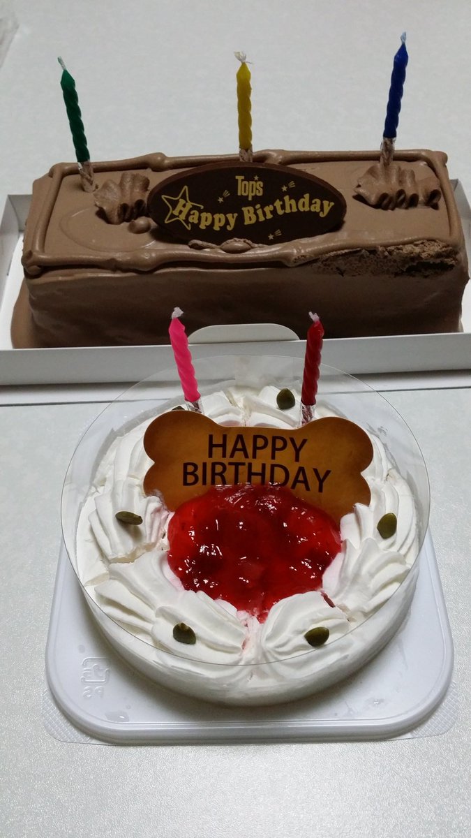 仁美 A Twitter たけじぃ61才 小輔8才 ヴェル2才合同誕生日 トップスのチョコレートケーキは人間用でショートケーキはお犬様用 仁美 A Twitter たけじぃ61才 小輔8才 ヴェル2才合同誕生日 トップスのチョコレートケーキは人間用でショートケーキはお犬様用