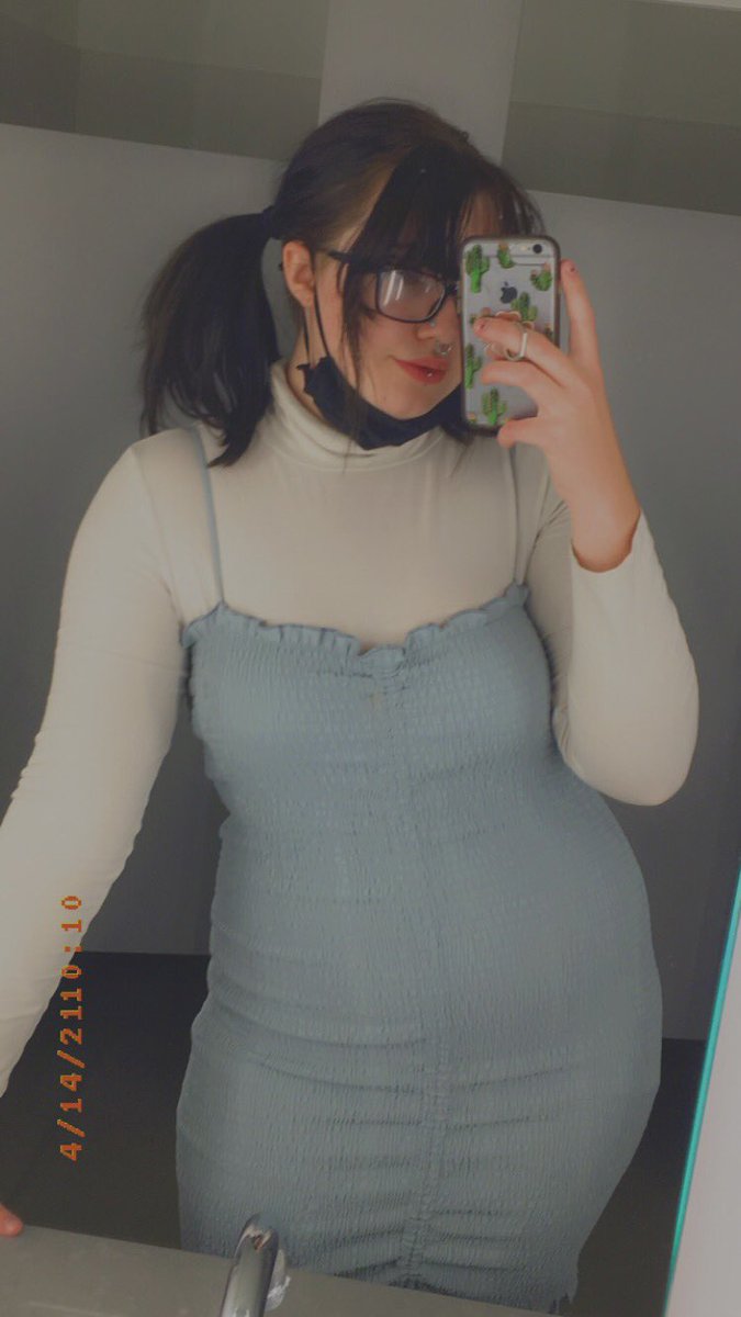BabbyBearCub's tweet photo. Miss ma’am lookin’ hot asf learning how to do nails💅💕✨ getting that education and lookin hot doin it~ https://t.co/Vmrc9kWNFS