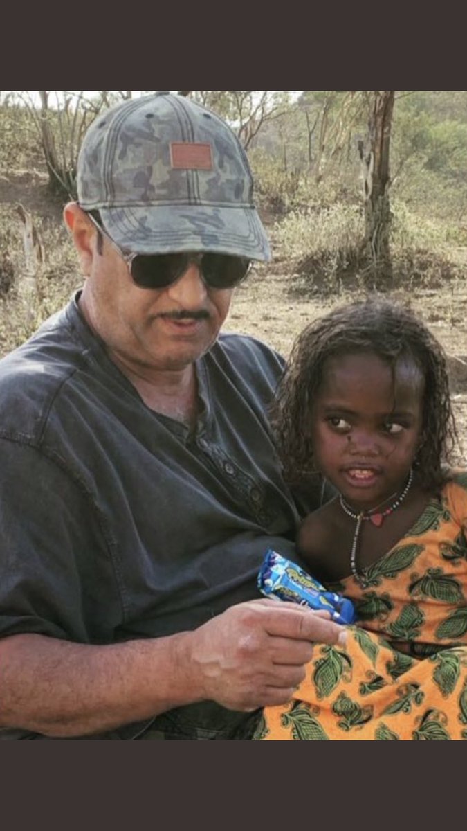 رحم الله السفير الغالي #شملان_الرومي واسكنه فسيح جناته اشتغلت معه في سفارة الكويت في مسقط ويشهد الله انه مخلص في عمله محب لوطنه خلوق مع زملائه وكريم مع ضيوفه ولم اراه الا مبتسماً
 تعازينا لاهله ولعائلته الكريمه. 
ان القلب ليحزن وان العين لتدمع وان على فراقك يابوعبدالعزيز لمحزونون