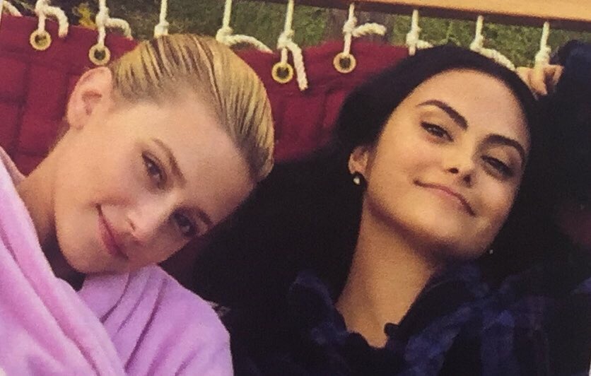 colexprouze's tweet photo. |• Lili e Cami cantando a thread; https://t.co/uk5sgibLZe