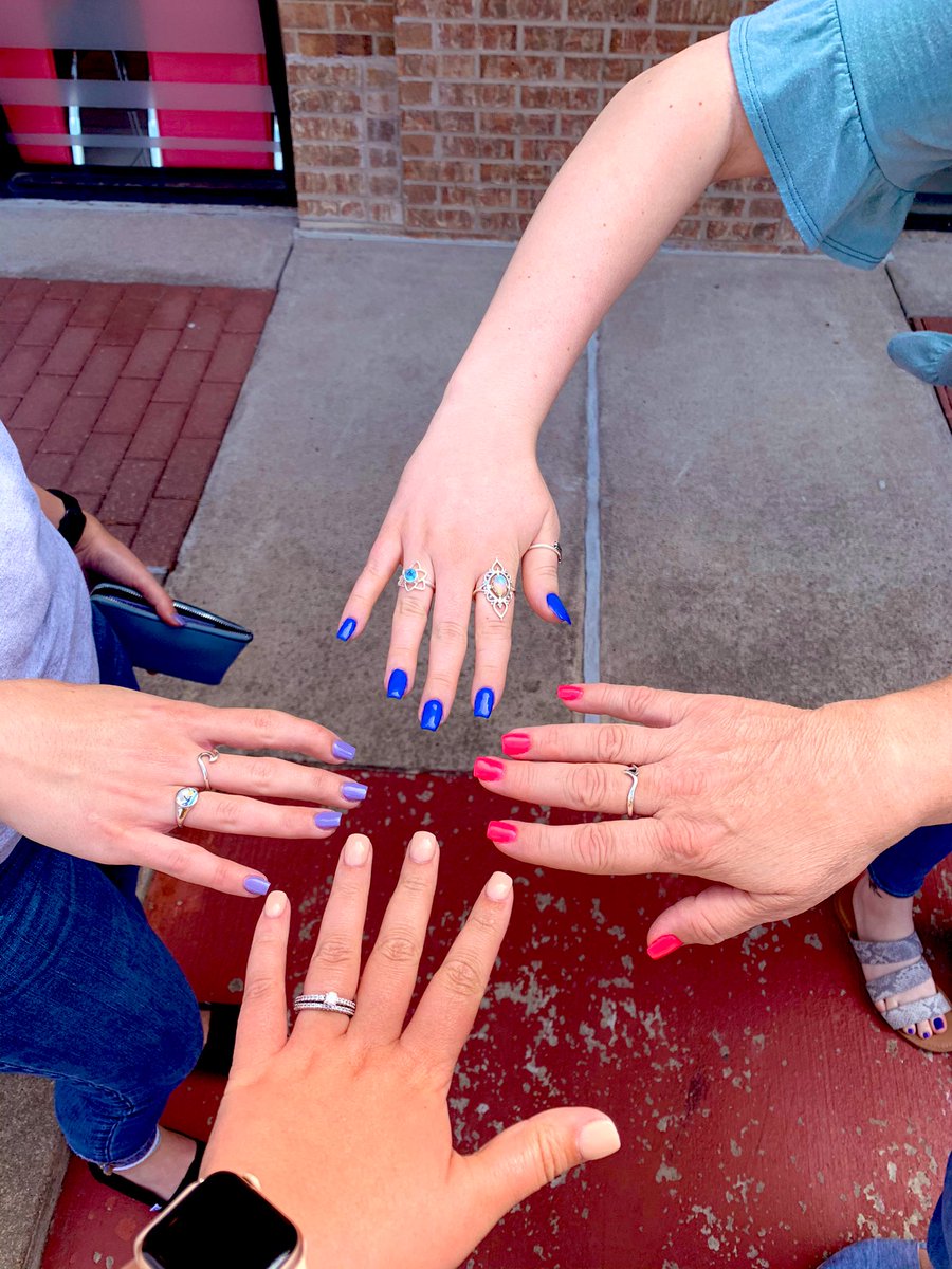 Mrs_Roberts116's tweet photo. Thank you @3jstone for the opportunity to turn off our teacher brains and do something for ourselves. Self care matters ❤️ #RISD https://t.co/e0kT8L9V7U