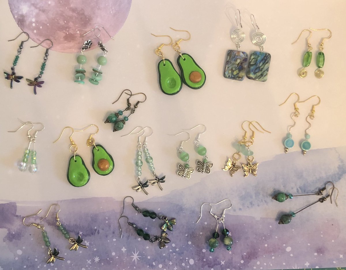 Hello everyone! I hope you are having a wonderful Wednesday! These are my green earrings and I hope you like them💚 
DM to claim🥰
Thank you so much for supporting small business.
#earrings
#earringsoftheday
#greenearrings
#earringslovers 
#smallbusiness 
#latinaowned