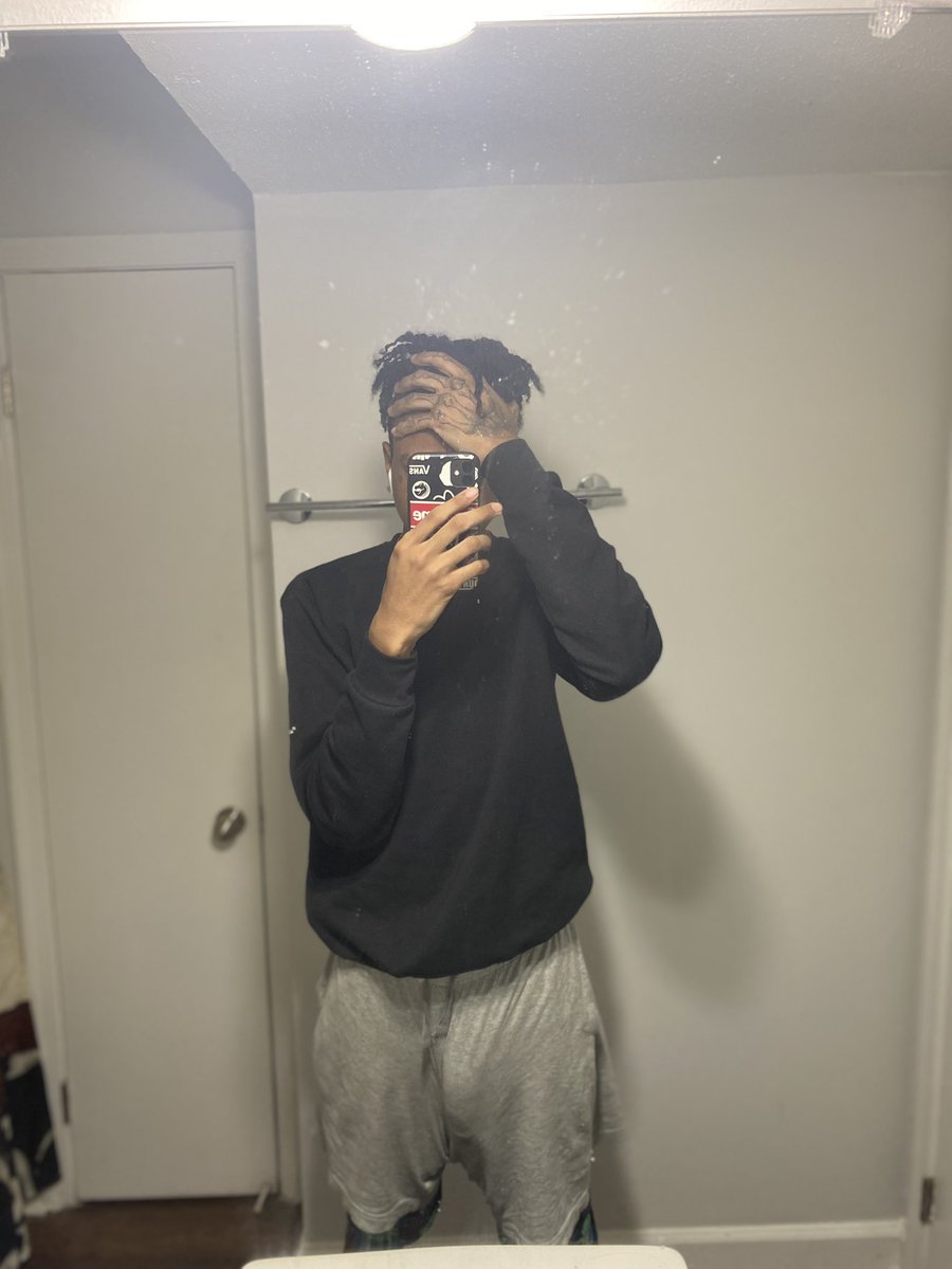 slime_chrissy's tweet photo. I need my hair done so bad 😓 https://t.co/5ccxFaJDOY