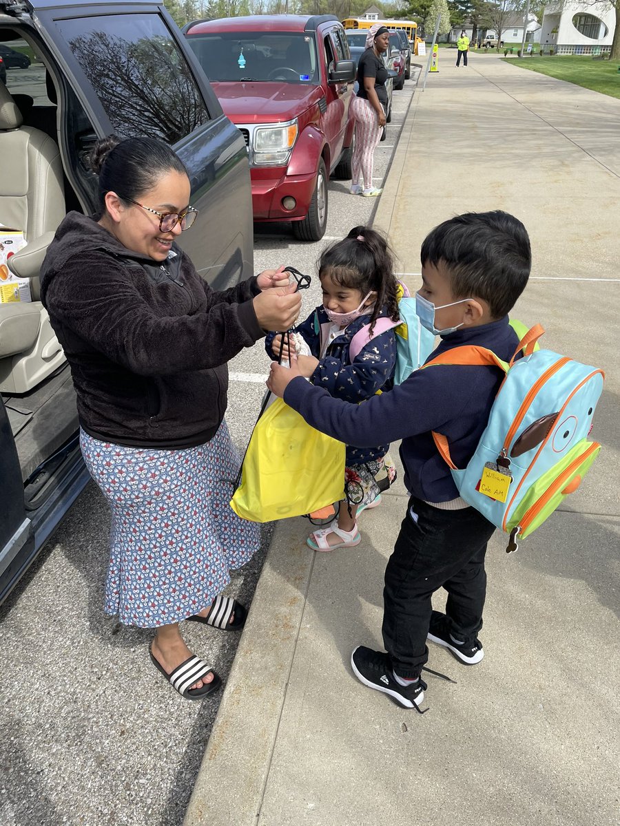 ECC was thrilled to send backpack activity kits home with children today! Special thanks to
<a href="/WarrenArtsEduc1/">Warren Arts & Education Foundation</a>  <a href="/PNCBank/">PNC Bank</a> #ECCAdventures #WarrenWill