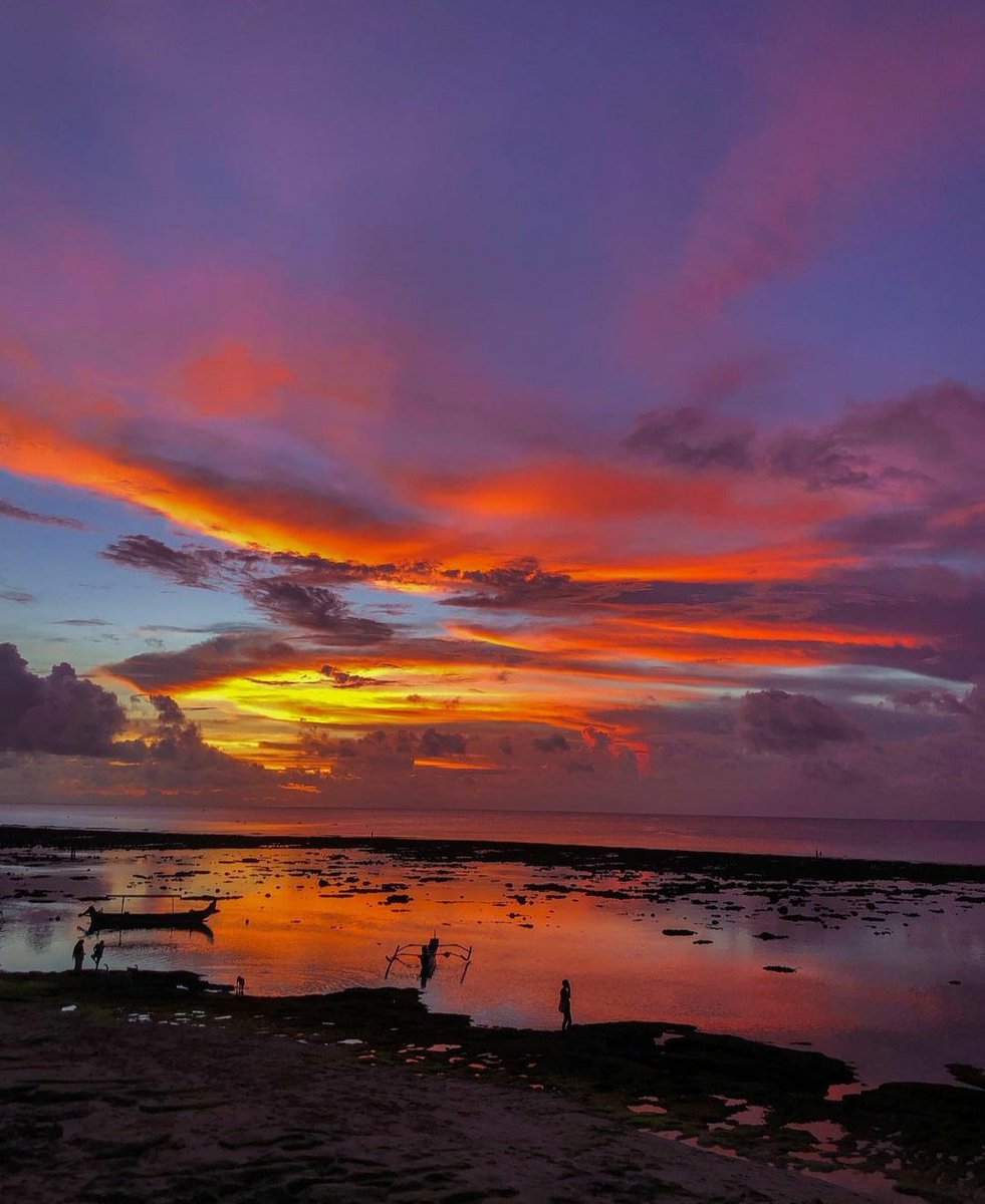 MYantiara's tweet photo. Sunset Lovers
#sunset #sunsets #sunsetview #sunsetvibes #bali #sunsetbali #sunsetphotography #view #tramonto #spiaggia #buonasera #smartphonephotography #sunsetphoto #baliisland #melastibeach #islandlife #melastibeachungasan #ungasan #ungasanbali #balibagus #wonderfulbali https://t.co/JgxwmvV5vB