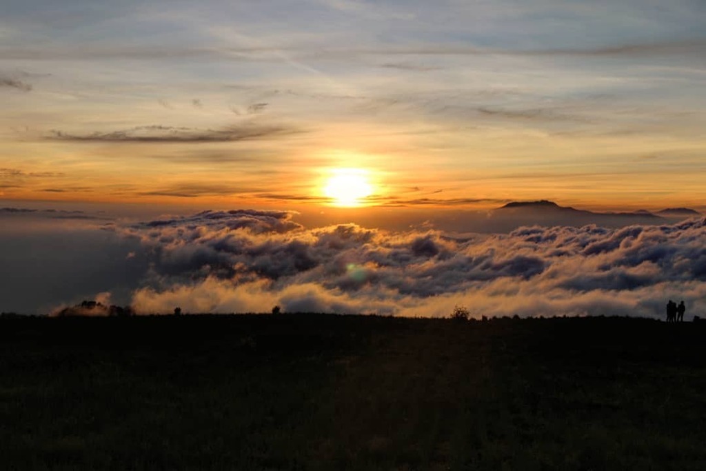 SunSet _ #tbt
.
.
#photooftheday #picoftheday #bautiful #canonindonesia #canonphotomarathon #streetphotography #instastreet #instafoto #fotografersurabaya #fotografimurah #maklumfoto #fotojalanan #fotojalananindonesia #idphotography #hunting #salamjepret… instagr.am/p/CNqJhnJrFeX/