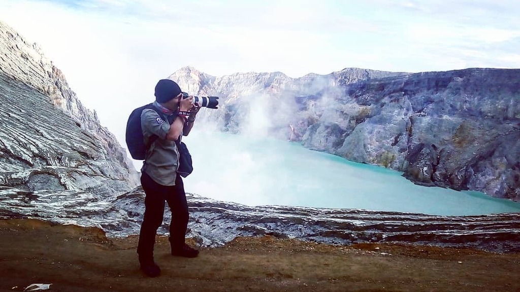 Ijen Crater Lake _ #tbt
.

#photooftheday #picoftheday #bautiful #kawahijen #gunungindonesia #canonindonesia #canonphotomarathon #streetphotography #instastreet #instafoto #fotografersurabaya #fotografimurah #maklumfoto #fotojalanan #fotojalananindonesia… instagr.am/p/CNqLR6hLqXO/