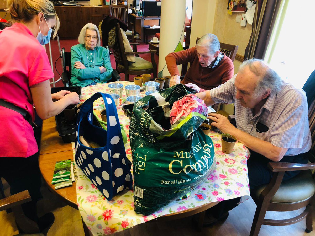 lisabaxter48's tweet photo. So lovely seeing how much pleasure the residents are getting from the garden and patios this spring 🪴 the greenhouse has been such a great added addition to the Sunrise garden and the residents are enjoying every minute of it. @SunriseSrUK  @Broadway_Blooms https://t.co/wrDxAq8ntw