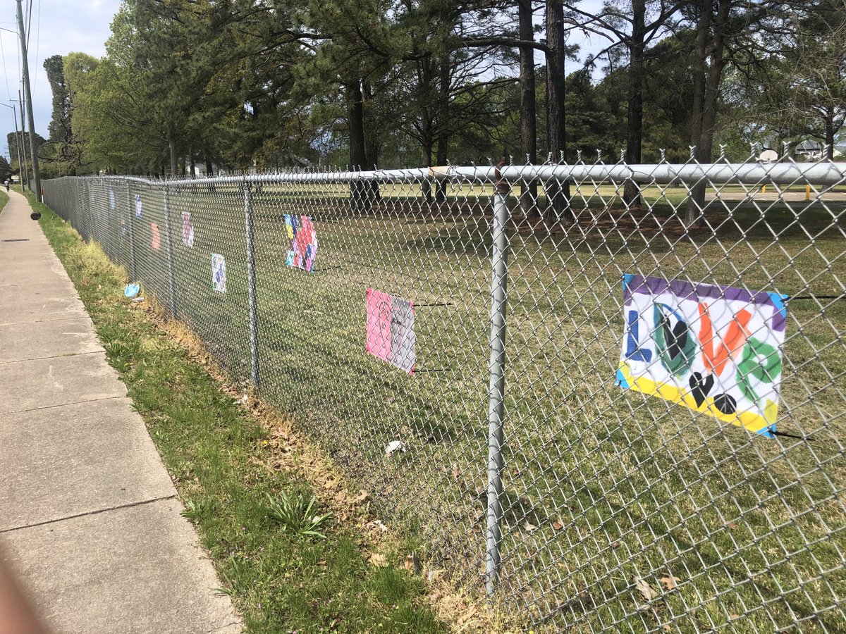 Annie_Counselor's tweet image. PublicArt@ParkwayElementary #StudentVoice ⁦#CompassionProject @KbartonKrista⁩ ⁦@Mschurch29⁩ ⁦@VBTitleI⁩ @ParkwayFever ⁦@BrigetteArlaud⁩ ⁦@joyineer⁩ ⁦@lalalaur3n⁩