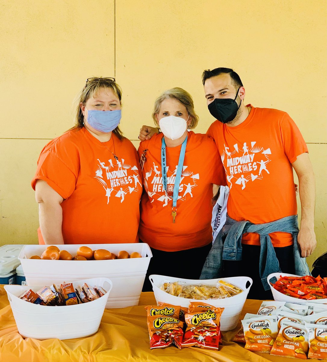 ORANGE you grateful to be a Roadrunner?!?! 🧡🍊🧡 

This afternoon, Midway teachers &amp; staff kicked off our final 30 days of the 2020-2021 school year with orange themed snacks &amp; drinks! We LOVE our Midway teachers! #MidwayMagic