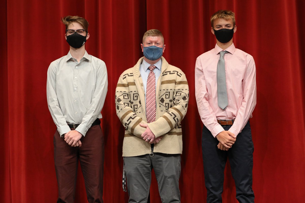 Huntington North named its Teacher of the Year, Valedictorian and Salutatorian this morning!

Teacher of the Year: Nick Altman
Valedictorian: Noah Zahn
Salutatorian: Barrett Barscz

FULL STORY AND PHOTO ALBUM:
huntingtonccsc.ss13.sharpschool.com/news/current_n…