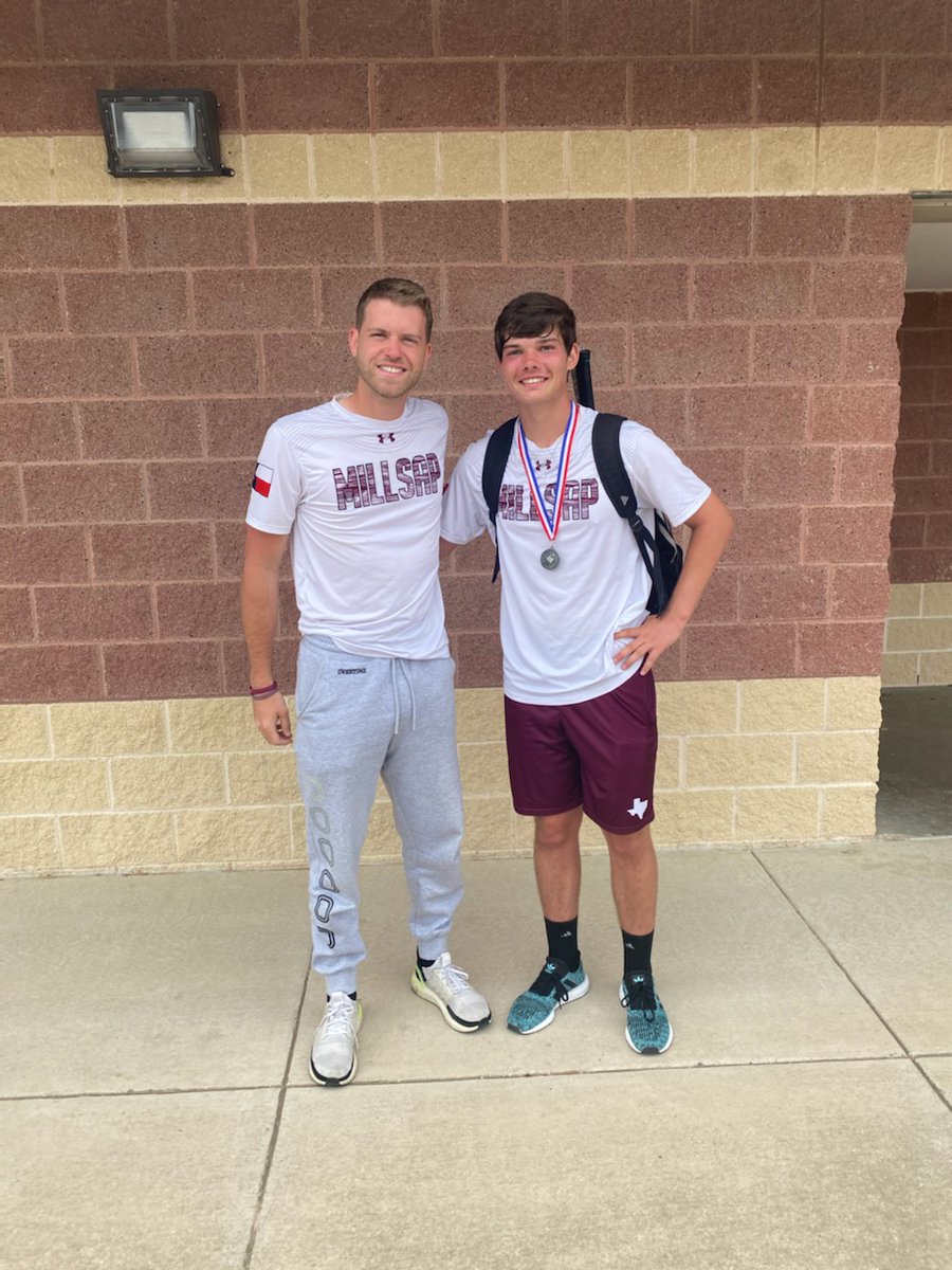 Wyatt Birdwell punched his ticket to Regionals today in Tennis! 

#RELENTLESS