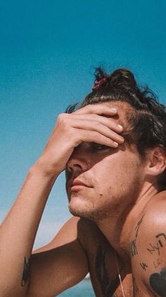 STYLESARCHlVE's tweet photo. is the sun bothering you my king? https://t.co/YzSRGmUGWv