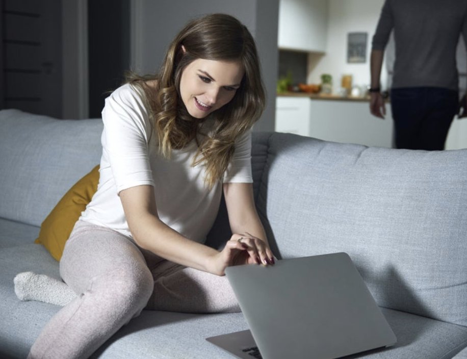 What will fashion look like after the pandemic? What goes and what stays? <a href="/hilarygp/">Hilary George-Parkin</a> joins us to answer those questions.

Listen Here: bzfd.it/noc-show