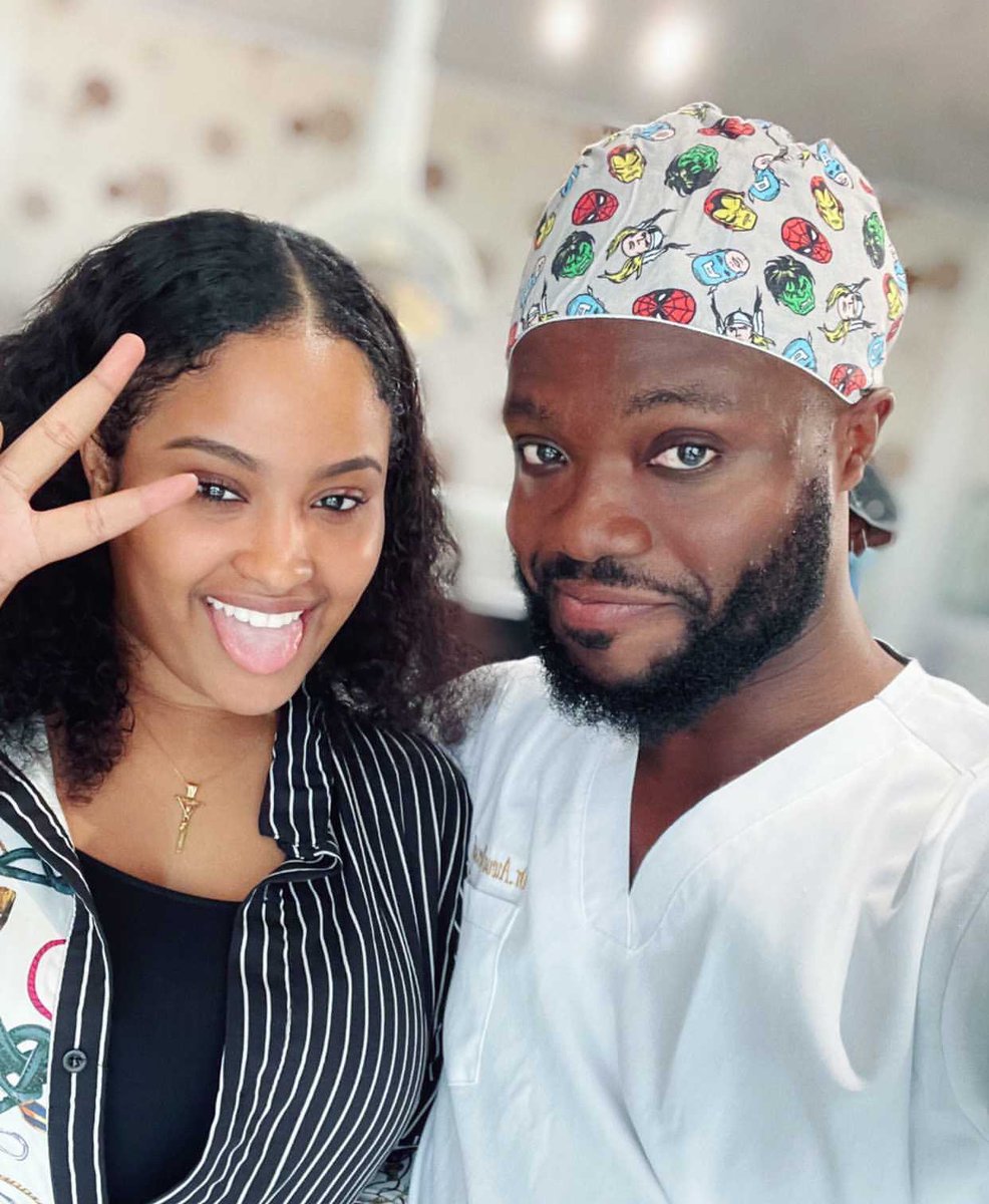 👕 White scrubs suit me well, don’t you think? I was glad to have the amazing and adorable Money Making Mondayyyyyyyyyyyy originator and my bestie @mzkeekie pass through today at @dentocdental