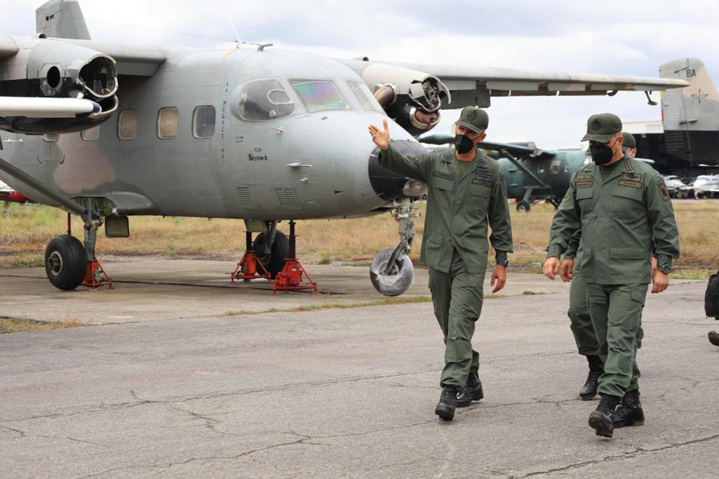 Venezuela - Aviacion del Ejercito - Página 28 Ey9ztNoWEA8BVbY?format=jpg&name=medium