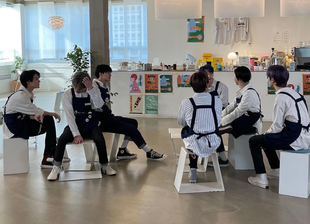 สีผมน้องดรีม
อินจุน - ผมดำไฮไลท์บลอนด์
มาร์ค - ผมน้ำเงิน
จีซอง - ผมม่วง
แฮชาน - ผมน้ำตาล?
เฉินเล่อ - ผมเขียวหม่นๆ?
แจมิน - ผมรักเจโน่
เจโน่ - ผมรักแจมิน