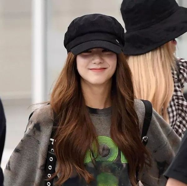 jennieeeeee16's tweet photo. I miss Ms. KIM JISOO TURTLE RABBIT KIM. We need content NOW!!!! DESIGNED BY JISOO
#TurtleShellBagRELEASED
#designedbyjisoo
@BLACKPINK
@ygent_official https://t.co/yTVpSUJrJa