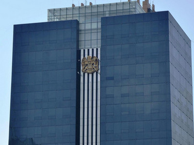 Хотын захиргаанд хоёр ордон шаардлагагүй. Аль нэгийг нь шүүхэд өгчих хэрэгэй штээ.