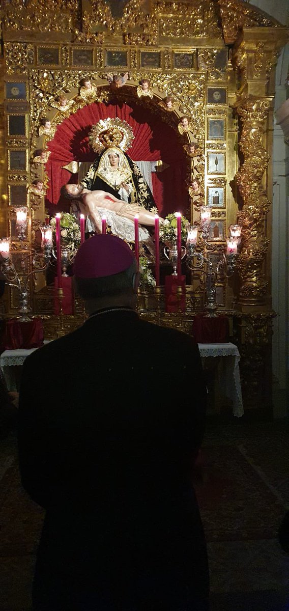 Obispofcerro's tweet photo. En la parroquia Mozárabe de Santa Justa y Rufina, visita a los pasos de las hermandades y cofradías. Terminamos con la oración de la liturgia del Viernes Santo. https://t.co/OBabczLEav