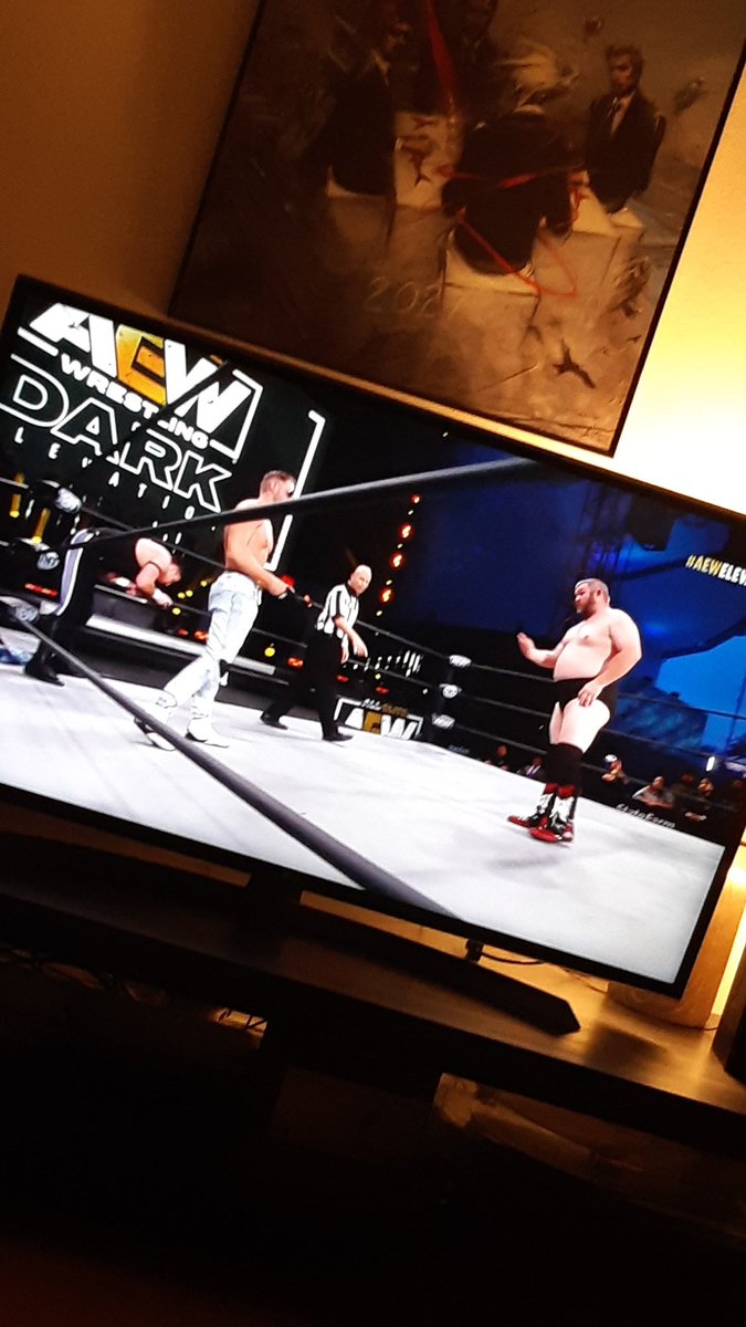 RoroVolcos's tweet photo. Je ne comprends pas l'intérêt du reboot de #AEWDark. Une idée ? Par contre l'entrée de Cassidy et Taylor sur les Pixies, bah oui j'approuve forcément. https://t.co/Tr6X135wET