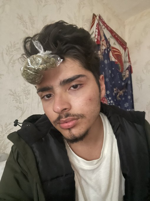 Got a halfie on my mind 🍁🔥    Don&rsquo;t mind the blanket in the back ain&rsquo;t supposed to be smokin in hereeee