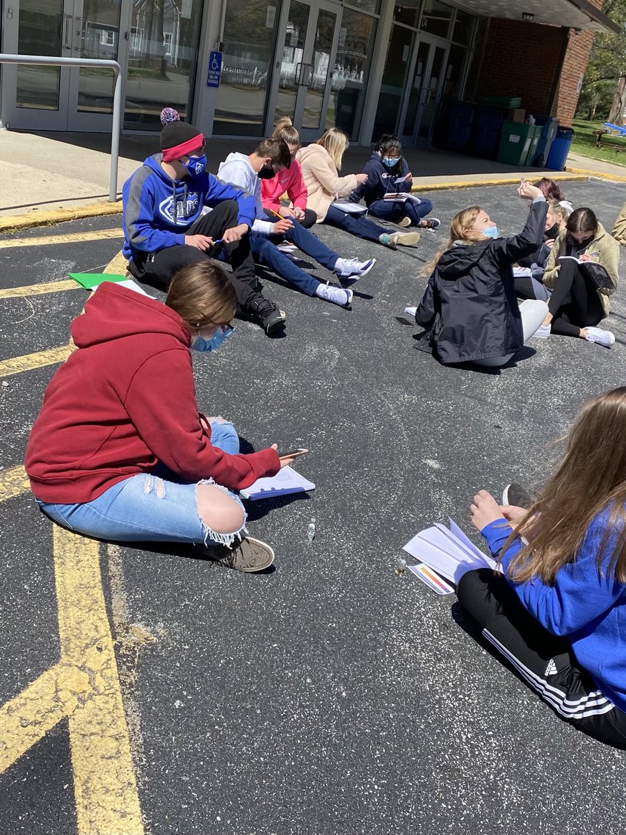 PCalvert102's tweet photo. A little chilly but that sun was blazing! #AlgaeBeads #photosynthesis ⁦@DanvilleSchools⁩ https://t.co/ecHg4nYMmW