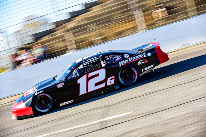 .@DerekGriffith12 set fast time in qualifying for tonight's #EasterBunny150 at @hickoryspeedway. Watch live: s51.tv/easterbunny