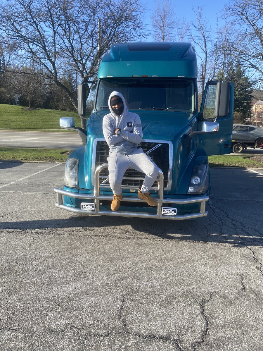 Chilled_Dev's tweet image. Ready 2 Go Trucking. Proud Owner Paid n Full It’s Up 🕺🏾🍾