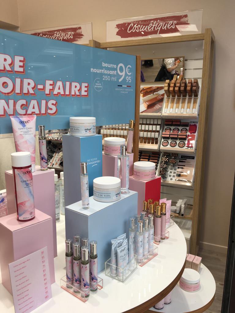 ouverture jeudi  de la boutique Adopt dans la galerie marchande Cap Émeraude. Nous souhaitons une belle journée de samedi avant de se retrouver dans 4 semaines . Tous mes souhaits de réussite professionnelle à cette jeune entrepreneuse !