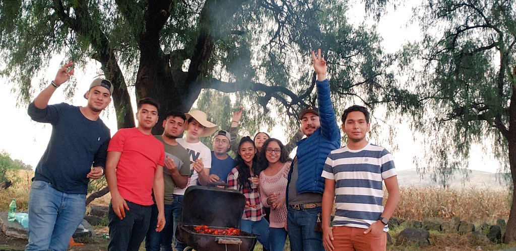 JavierR17493883's tweet photo. Los voy a extrañar cabrones  apenas hace unas horas estábamos sonriendo y disfrutando  los quiero  con todo el corazón nos vemos luego hermanos♡ gracias por todos los momentos que vivieron junto a mi nunca los olvidare... https://t.co/fjWSZ9Pu6I