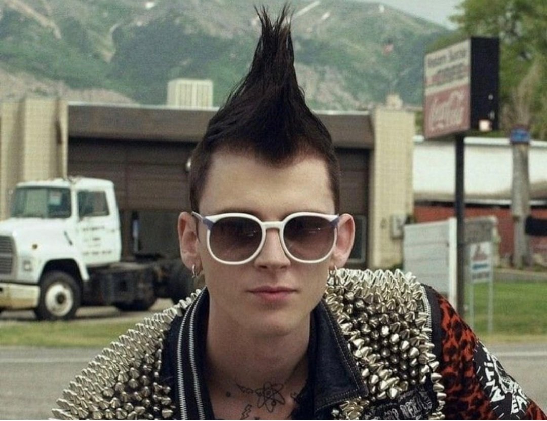 ItsmeEST19XX's tweet photo. #mood @machinegunkelly #PunksDead
🖤🤘🖤 https://t.co/ETyqEZUq4S