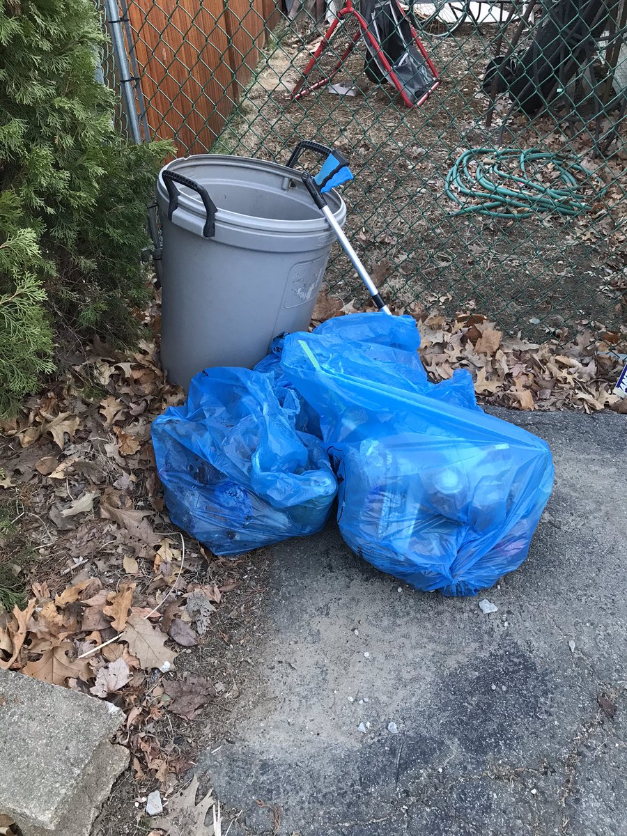 imaneagle1's tweet photo. Another 3/4 of a mile cleaned up, happily only 1 more bag today. Tomorrow is the worst section in the neighborhood. #ServewithSNHU https://t.co/ARrl4lS20B