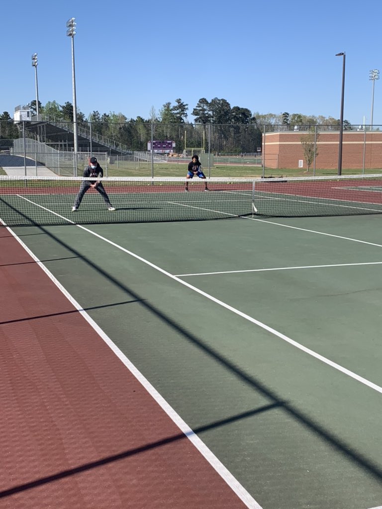 tennisbuzzhhs's tweet photo. Cold weather didnβt stop us yesterday we are hard at work getting ready for the region tournament. We are #1 in the region and we want to stay #1. Still grinding today no days off ππ₯πΎ#HornetPride #FeeltheSting #Dedicated2Win #ProudCoach https://t.co/DJUc1o8bug