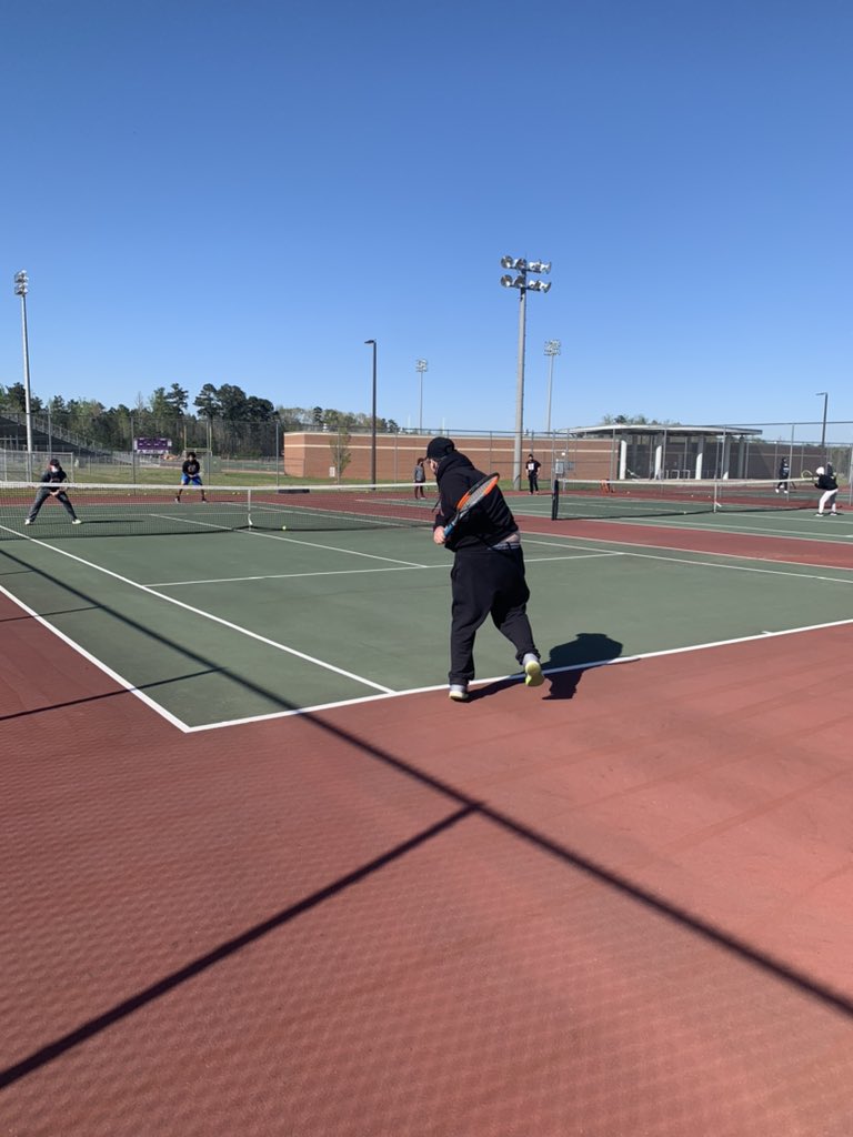 tennisbuzzhhs's tweet photo. Cold weather didnβt stop us yesterday we are hard at work getting ready for the region tournament. We are #1 in the region and we want to stay #1. Still grinding today no days off ππ₯πΎ#HornetPride #FeeltheSting #Dedicated2Win #ProudCoach https://t.co/DJUc1o8bug