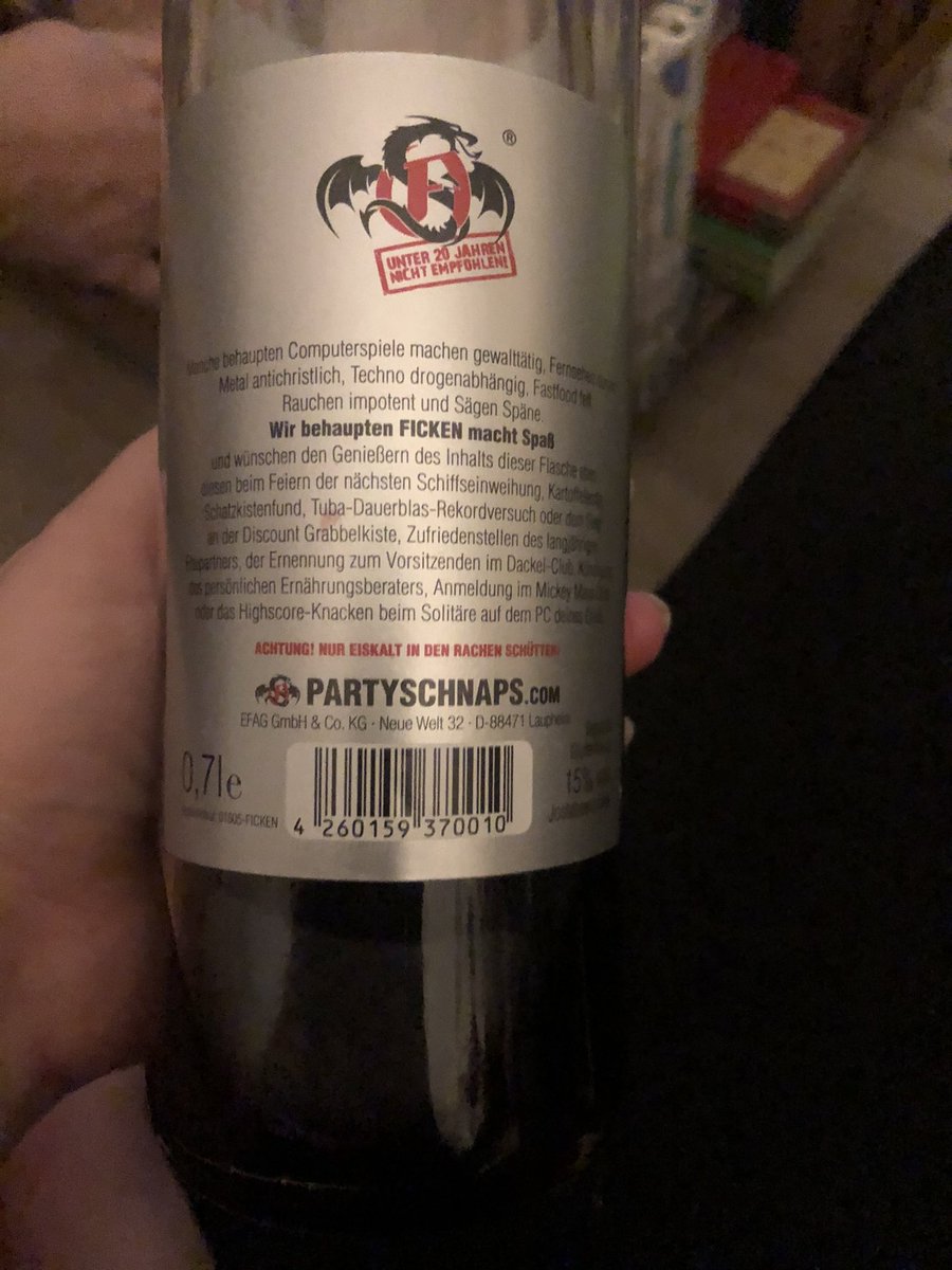 Randalemama's tweet photo. Hat sich eigentlich mal jemand die Rückseite der Ficken-Flasche durchgelesen?

Ich habe sehr gelacht eben! https://t.co/cYLlCU6R3l
