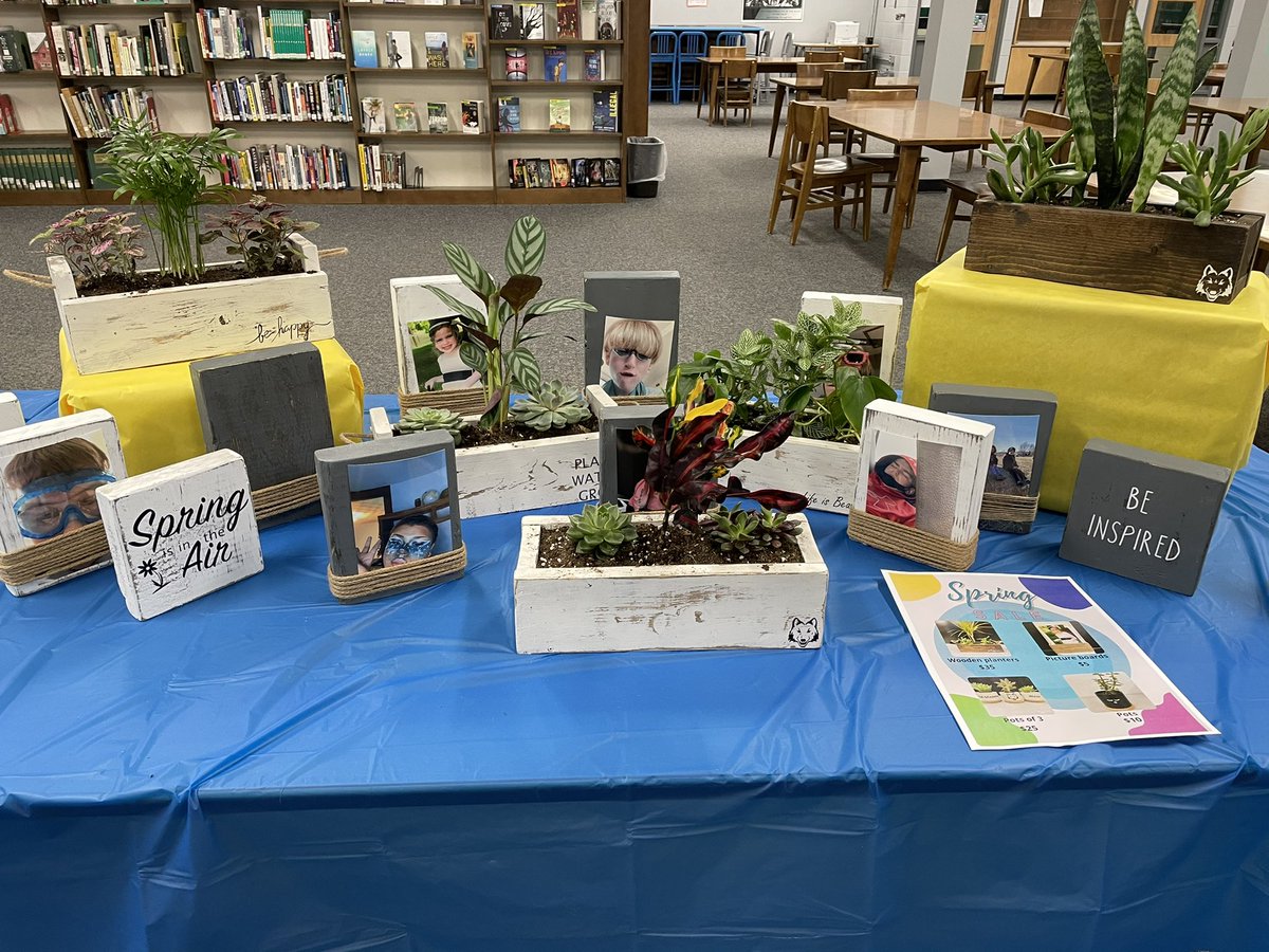 JenniferLinde1's tweet photo. Spark spring sale during the vocal concert was a success! Now for the online sale!! @IKMManningMS https://t.co/4xA67BaUuG