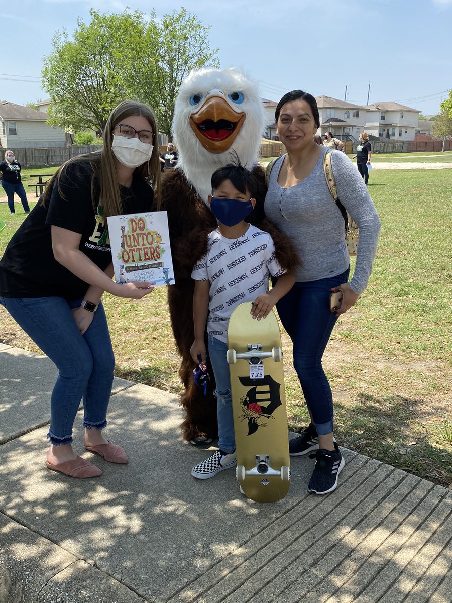 The HF Books on the Bus was a huge success! Today we went out into different parts of our very own community to hand out books, snacks, and reading buddies to our students! Helping to make our exceptional eagles into eager readers! #hfsoars #ecisdtweets #ecproud #differencemakers