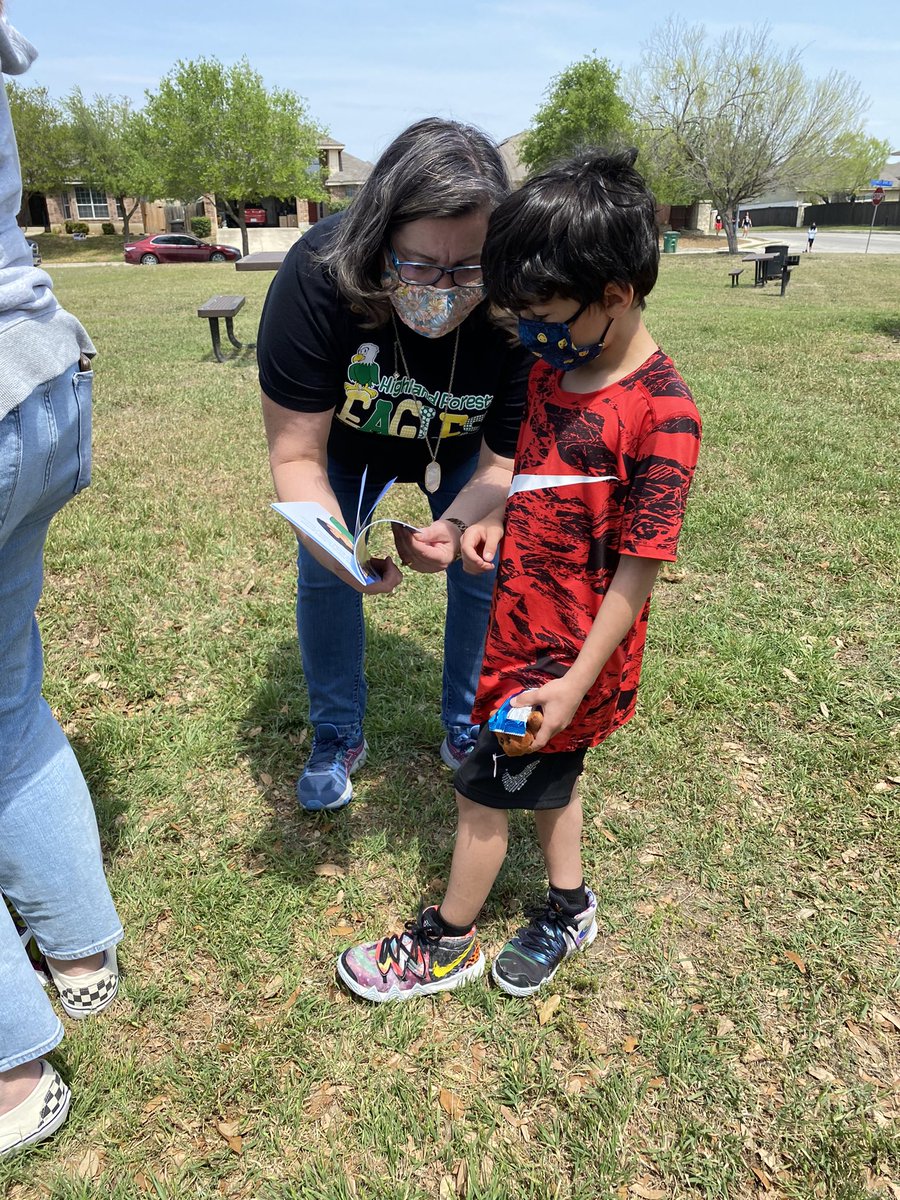 mrsharred's tweet photo. The HF Books on the Bus was a huge success! Today we went out into different parts of our very own community to hand out books, snacks, and reading buddies to our students! Helping to make our exceptional eagles into eager readers! #hfsoars #ecisdtweets #ecproud #differencemakers https://t.co/Dz9MjDUR8D