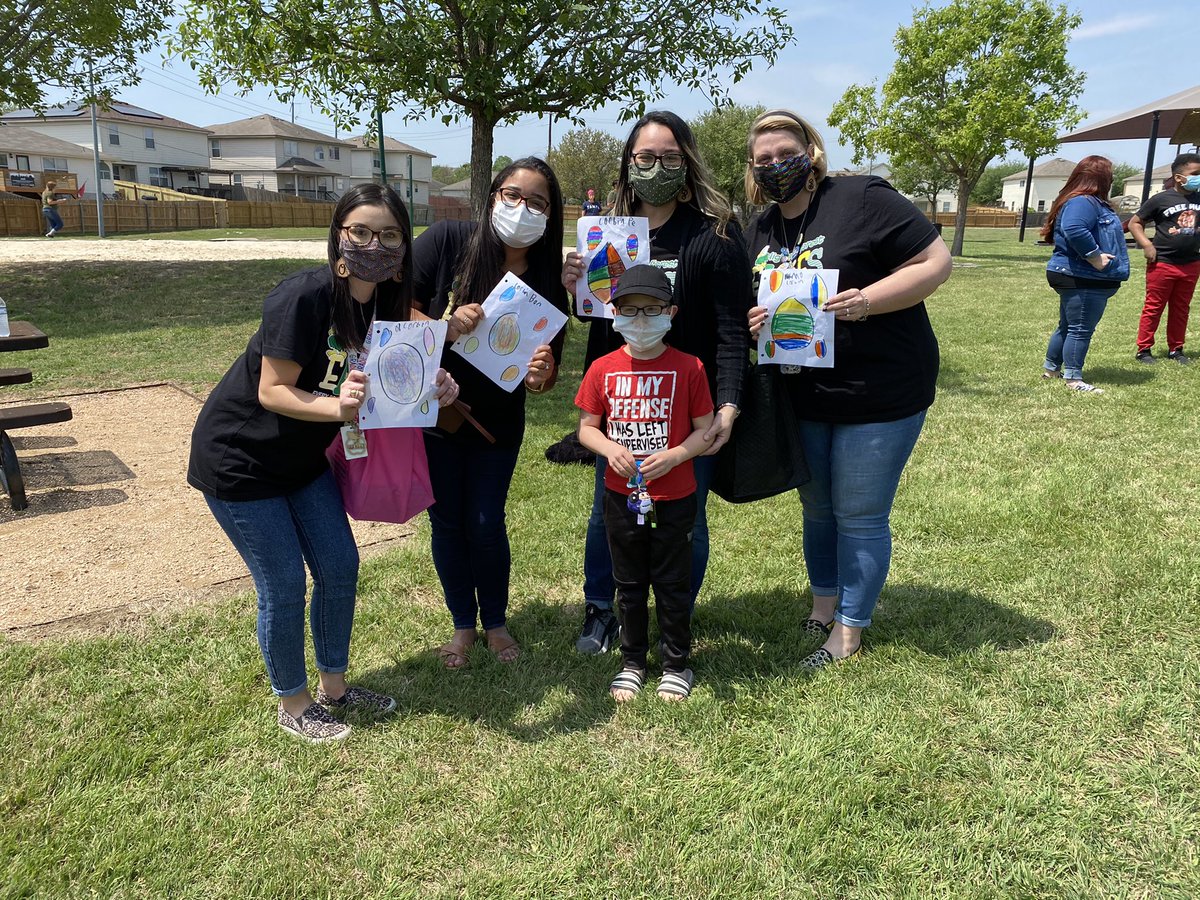 mrsharred's tweet photo. The HF Books on the Bus was a huge success! Today we went out into different parts of our very own community to hand out books, snacks, and reading buddies to our students! Helping to make our exceptional eagles into eager readers! #hfsoars #ecisdtweets #ecproud #differencemakers https://t.co/Dz9MjDUR8D