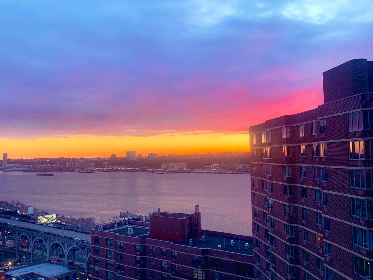 Moondancer1626's tweet photo. Stunning skies!!!! #fannibalwindows https://t.co/qZu3KywzdB