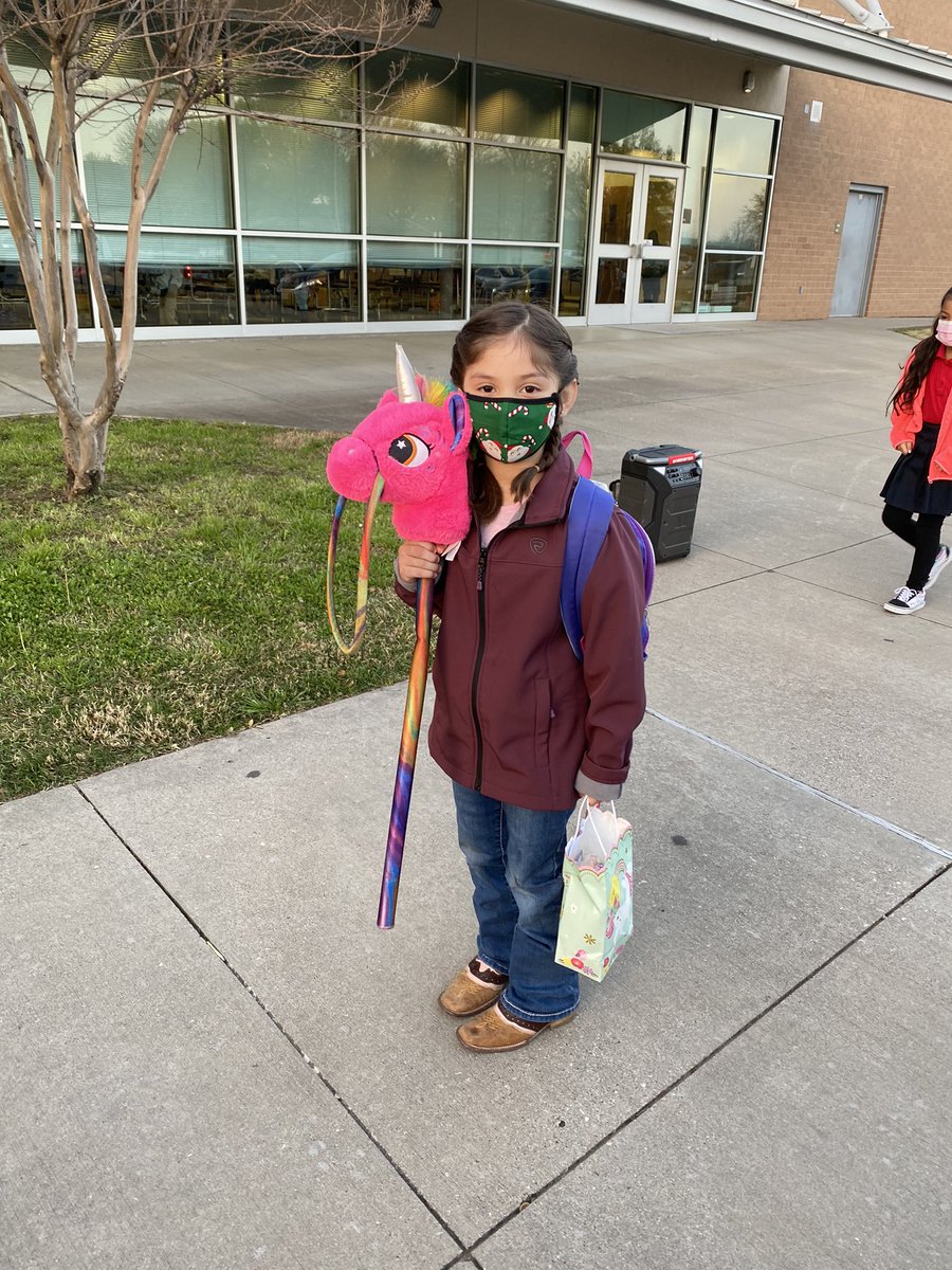 MrsCisnerosCFB's tweet photo. A few pics from Kinder Rodeo Day!! ❤️🐯🤠🐴⭐️ #wearemcstrick #tigerpride #cfbisd #kinderrocks #kindercuties #socialstudies #texasunit @KinderWithMsN @chamberlinabe @DrChapmanCFBISD @LarsenP10 @DlrMaggie @CFBISD https://t.co/bV5DGseptk