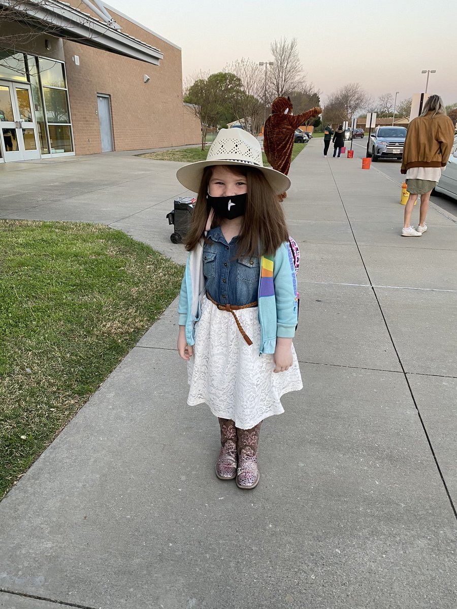 MrsCisnerosCFB's tweet photo. A few pics from Kinder Rodeo Day!! ❤️🐯🤠🐴⭐️ #wearemcstrick #tigerpride #cfbisd #kinderrocks #kindercuties #socialstudies #texasunit @KinderWithMsN @chamberlinabe @DrChapmanCFBISD @LarsenP10 @DlrMaggie @CFBISD https://t.co/bV5DGseptk