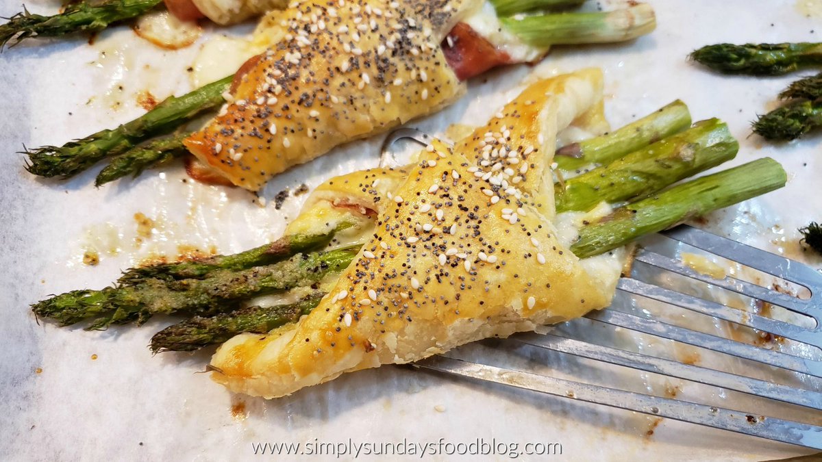 SimplySundays1's tweet photo. Looking for an elegant yet simple appetizer for Easter?

Try this roasted asparagus, salty prosciutto &amp; creamy mozzarella wrapped in a light and flaky puff pastry

https://t.co/jJXdyohf3v

#Eastermenu #easterrecipes #easterstarters #asparagus #appetizers #simplysundayshomecooking https://t.co/UjpiJyrXUT
