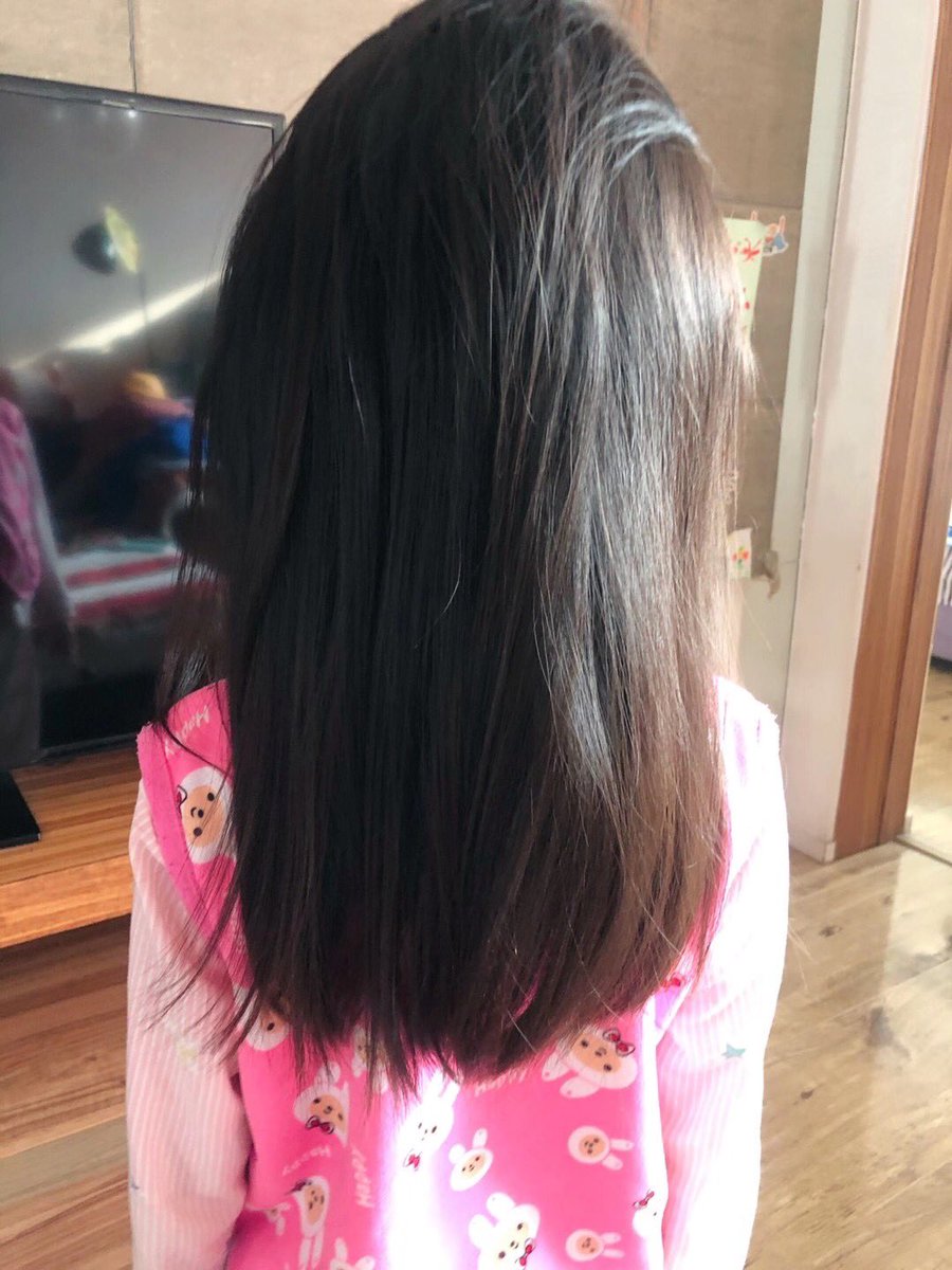 谁能教我一种最简单的编辫子方法，在线等。这丫头倔脾气上来了，不编好辫子就不去上课，愁！