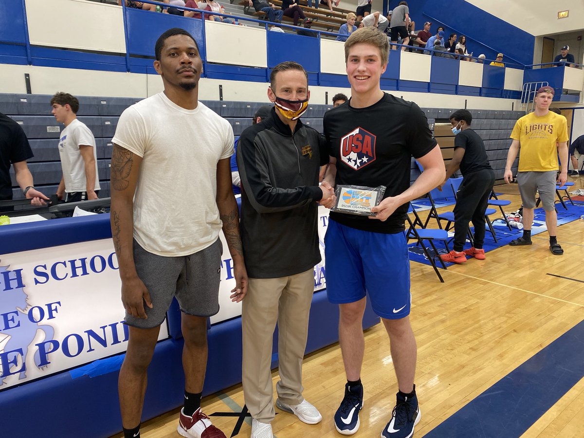 Drew’s brother Matt is two-time HIT dunk champion, so that makes three dunk titles for the Wyman crew. #mtscores