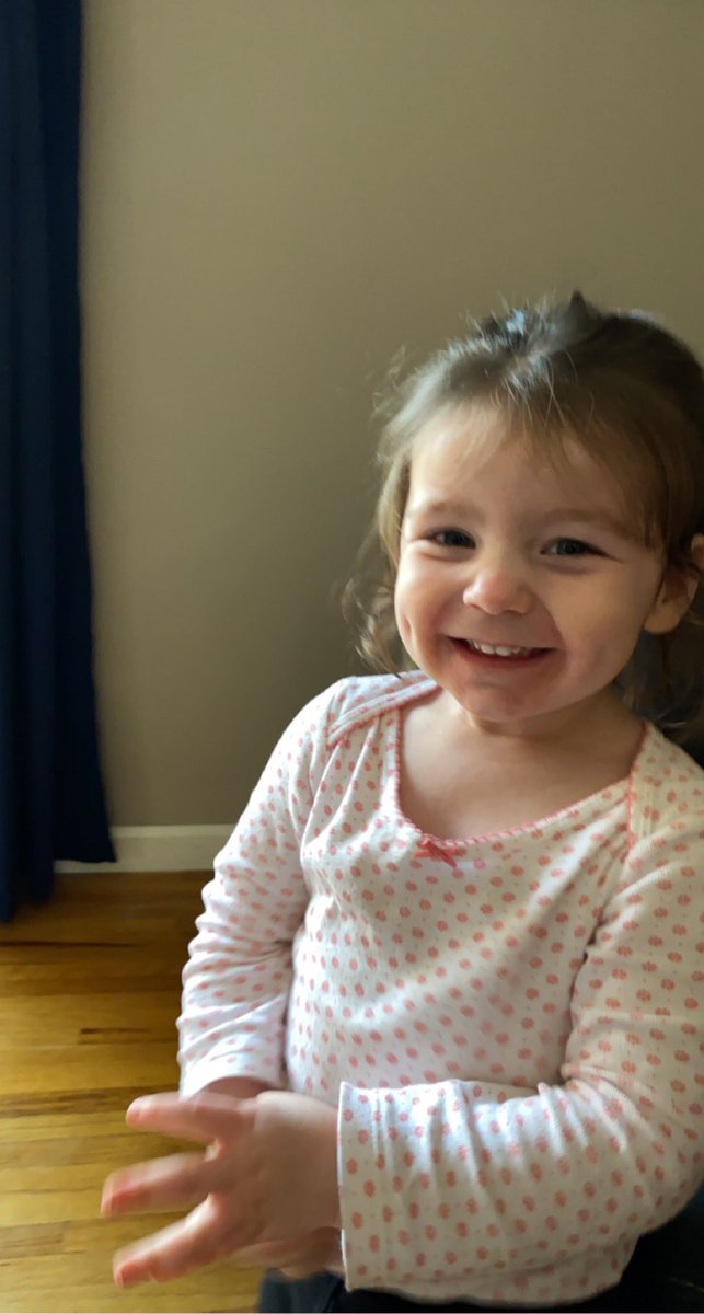 zweb4's tweet image. The face she makes when Alexa plays Panda by @KevinHart4real. She loves snowball 🐰