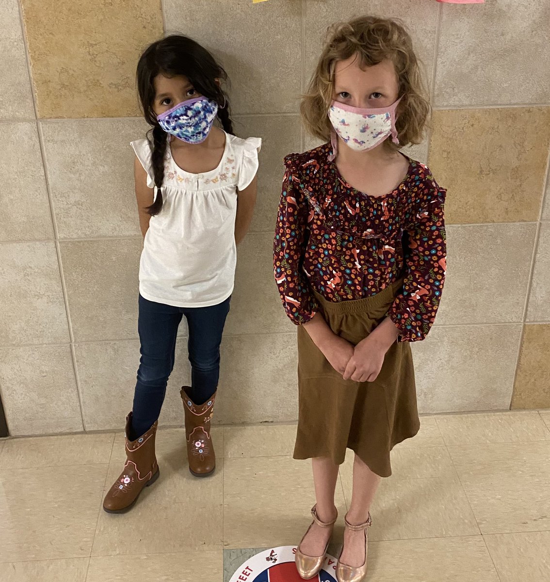 MrsCisnerosCFB's tweet photo. A few more Kinder Rodeo Day pics!! ❤️🐯🤠🐴⭐️ #wearemcstrick #tigerpride #cfbisd #kinderrocks #kindercuties #socialstudies #texasunit #funstations @LarsenP10 @KinderWithMsN @chamberlinabe @DrChapmanCFBISD @CFBISD @DlrMaggie https://t.co/oXcbNzB2g6