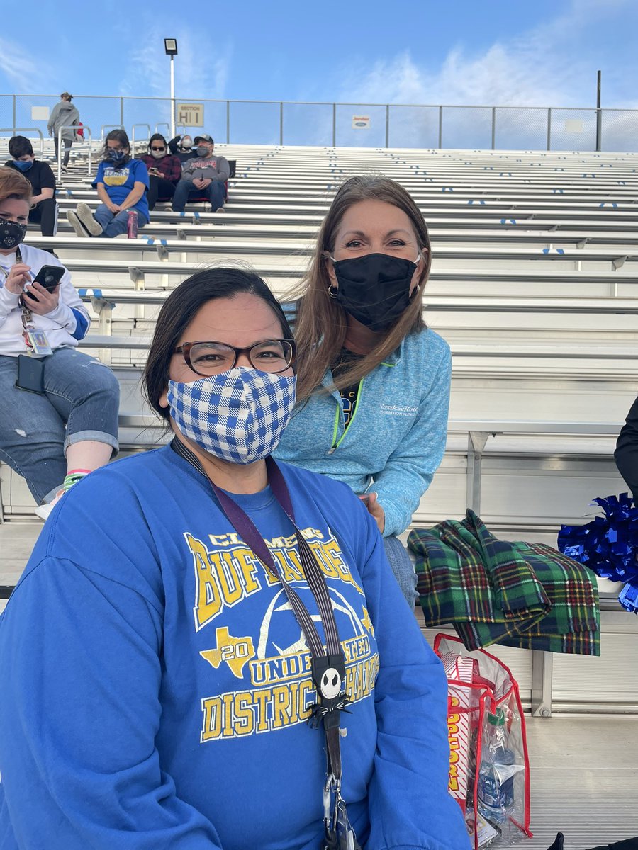 Math team cheering on our <a href="/clemenssoccer/">Clemens Men’s Soccer</a> Let’s goooo Buffs <a href="/diane_jurado/">diane jurado</a> @SamuelClemensHS 💙💛💙💛⚽️🥅⚽️🥅
